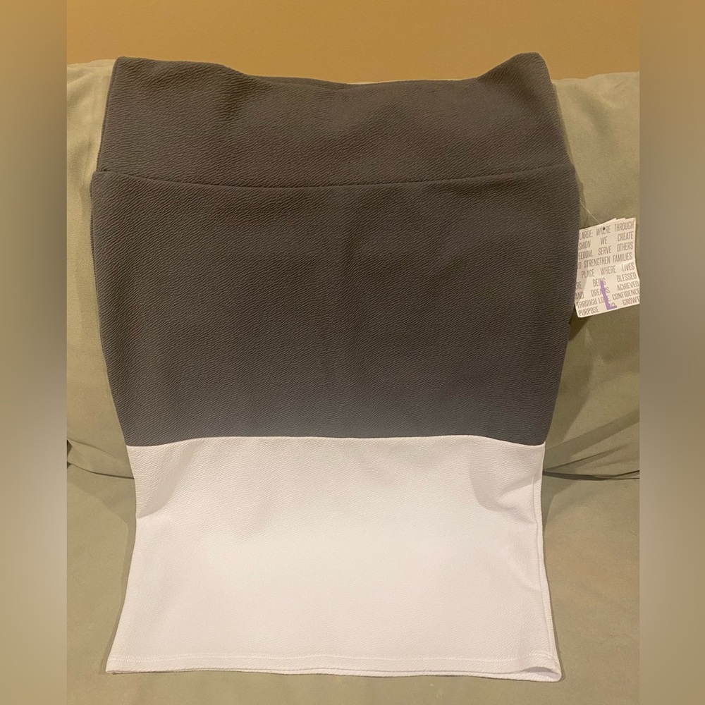 NWT Women’s Lularoe Cassie Skirt Size Large Grey &White